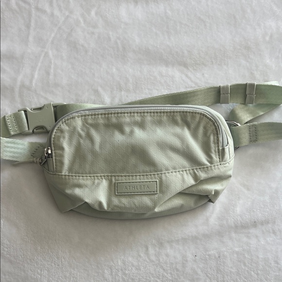 Athleta Handbags - Athleta Belt Bag in Light Green